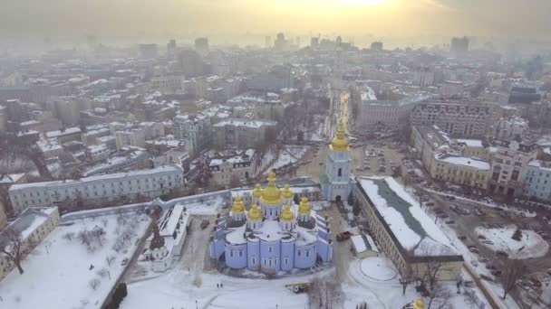 St. michaels goldenen Kuppelkloster ist ein funktionierendes Kloster in Kiev, Ukraine. — Stockvideo