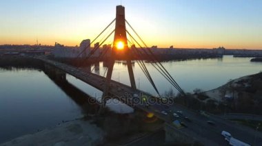 Moskova köprü hava görünümünü Dnieper Nehri üzerinde. Kyiv, Ukrayna.