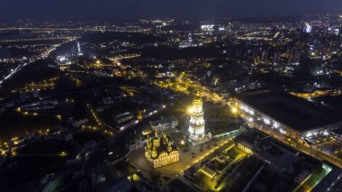 Yükseklik, Kiev, Ukrayna Kiev Pechersk Lavra kilise görünümünden.