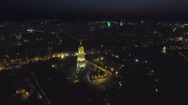 Kiev-Pechersk Lavra gece hava görünümünü. Kyiv, Ukrayna.