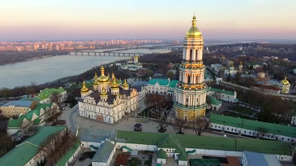 基辅佩乔尔斯克修道院、 是 Kiev.Ukraine 历史正统基督教修道院 — 图库视频影像