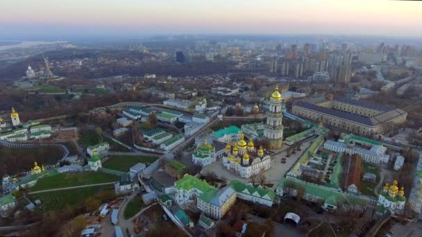 Kiev Pechersk Lavra,, é um mosteiro cristão ortodoxo histórico em Kiev. — Vídeo de Stock