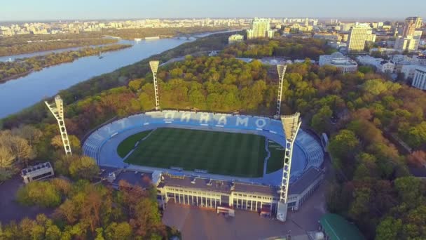 キエフ中のサッカー スタジアムの空撮。ウクライナ — ストック動画