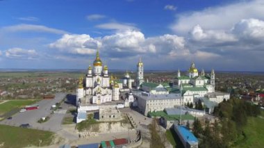 Pochaev Manastırı, Ortodoks Kilisesi, Pochayiv Lavra gün, Ukrayna Hava görünümünü.