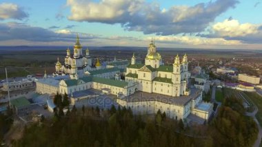 Pochaev Manastırı, Ortodoks Kilisesi, Pochayiv Lavra, Ukrayna'nın havadan görünümü.