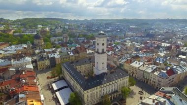 Merkezi hall ve Lviv, Ukrayna'nın kule havadan görünümü