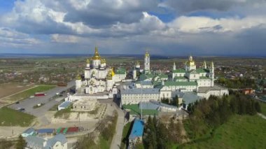 Pochaev Manastırı, Ortodoks Kilisesi, Pochayiv Lavra, Ukrayna'nın havadan görünümü.