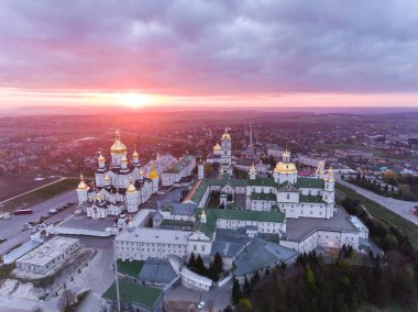 Pochaev Manastırı, Ortodoks Kilisesi, Pochayiv Lavra, Ukrayna'nın havadan görünümü.