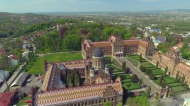 Chernivtsi Üniversitesi - Ukrayna en eski üniversitelerinden biri olan havadan görünümü