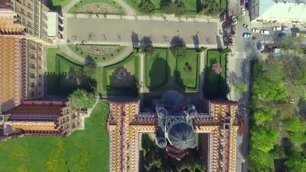 A légi felvétel a Chernivtsi Egyetem - az egyik legrégebbi egyetemén Ukrajnában — Stock videók