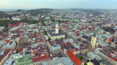 Merkezi hall ve Lviv, Ukrayna'nın kule havadan görünümü