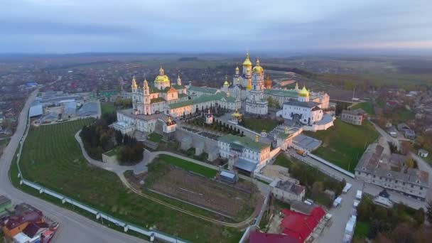 Luftaufnahme des pochaev-Klosters, pochayiv lavra, Ukraine. — Stockvideo