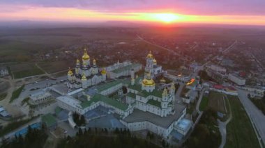 Pochaev Manastırı, Pochayiv Lavra, Ukrayna havadan görünümü.