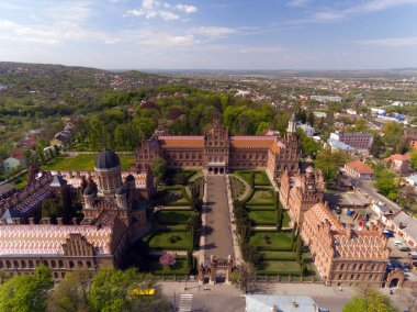 Chernivtsi Üniversitesi - Ukrayna en eski üniversitelerinden biri olan havadan görünümü