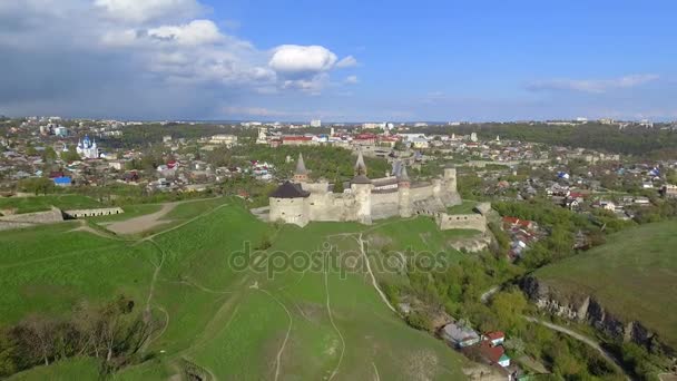 Vista aérea do castelo Kamenec-Podolsky. Ucrânia . — Vídeo de Stock