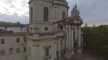 Dominik kilise ve manastır Lviv, Ukrayna kentin Old Town bulunur, bugün kutsal komünyon Yunan Katolik kilise olarak hizmet vermektedir