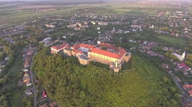 Hisar/kale mimarisinin eşsiz örnek. Palanok Kalesi. Mukachevo, Ukrayna