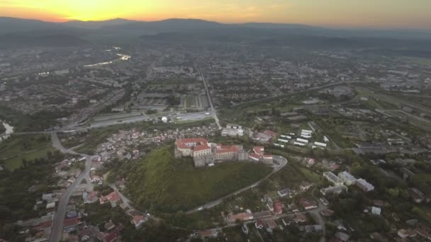 요새 건축의 독특한 샘플입니다. Palanok 성곽입니다. Mukachevo, 우크라이나 — 비디오