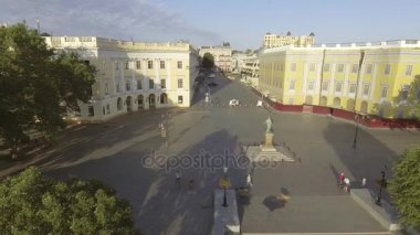 Odessa'daki Duke de Richelieu anıt hava görünümünü. Ukrayna