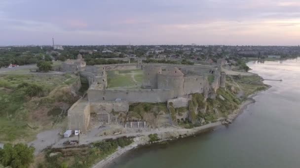 Εναέρια άποψη του παλαιού φρουρίου στο Μπέλγκοροντ-Dniester κατά την Ανατολή, Ουκρανία — Αρχείο Βίντεο