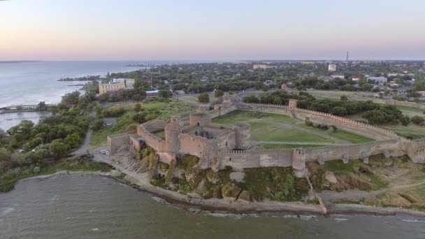 Vista aérea de la fortaleza de Akkerman en Belgorod-Dniester, Ucrania — Vídeo de stock