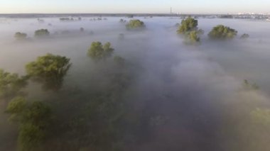 Sisli Nehri üzerinde uçan.