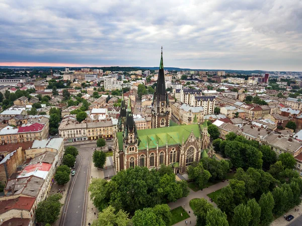Vista aérea de la Iglesia de Santa Isabel en Lviv, Ucrania — Foto de Stock