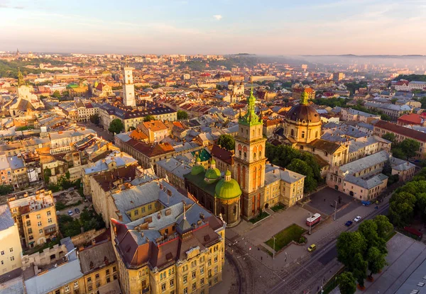 De stad Lviv, Oekraïne. Panorama van de oude stad. — Stockfoto