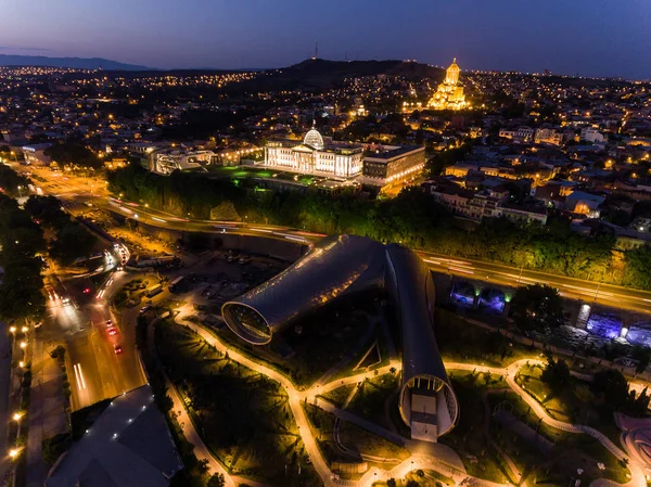 Tbilisi de hoofdstad van Georgië. Luchtfoto van het centrum van Tbilisi — Stockfoto