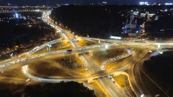 Hiperlapso temporal del tráfico nocturno de la ciudad. Kiev, Ucrania. vista aérea vertical . — Vídeos de Stock