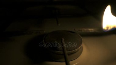 Maç gaz sobası ışıklar. ağır çekim