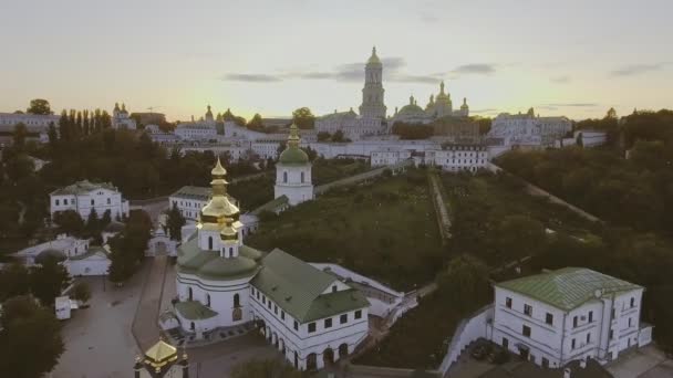 Luchtfoto van Kiev Pechersk Lavra, Kiev, Oekraïne. — Stockvideo