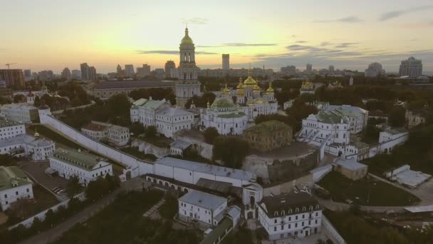 Flygfoto över Kiev Pechersk Lavra, Kiev, Kiev, Ukraina. — Stockvideo