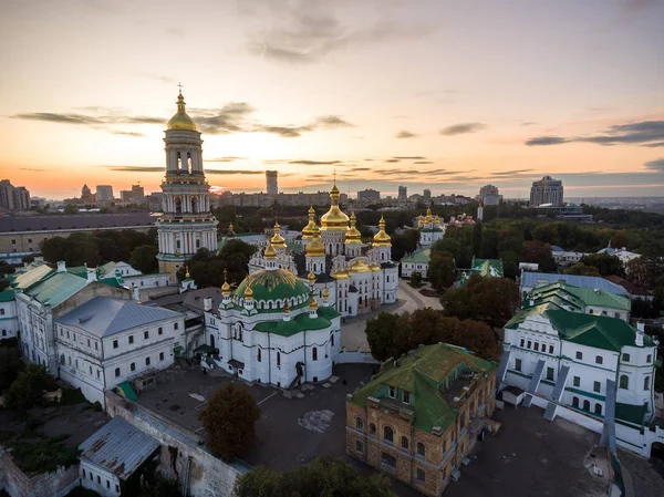 Luftaufnahme von Kiev pechersk lavra, kiev, kyiv, ukraine. — Stockfoto