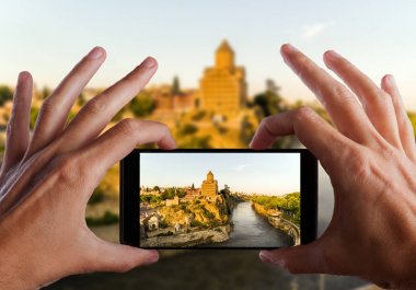 Seyahat kavramı. Eller fotoğraf Gürcistan Tbilisi sermayenin yapma.