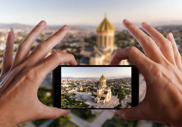 Seyahat kavramı. Eller fotoğraf Gürcistan Tbilisi sermayenin yapma.
