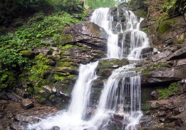 Beautiful place Shipot waterfall in the Carpathians, Ukraine. — Stock Photo, Image