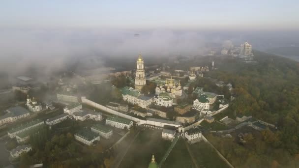 Havadan görünümü Kiev-Pechersk Lavra Güz, Kiev, Ukrayna. — Stok video