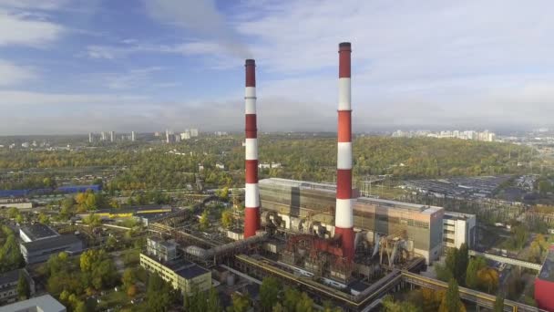 Забруднення повітря від заводу . — стокове відео