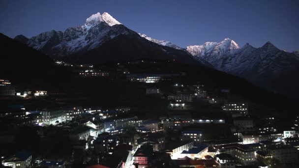 Namche Bazaar at night timelapse, Everest trek, Falaya, Nepal — стоковое видео