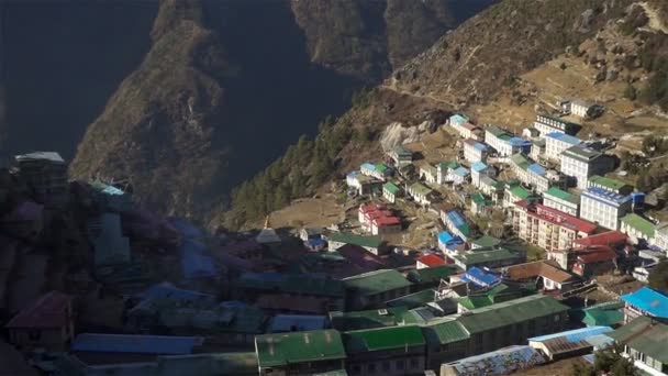 Panoramisch uitzicht van Namche Bazaar, Everest trek, Himalaya, Nepal — Stockvideo