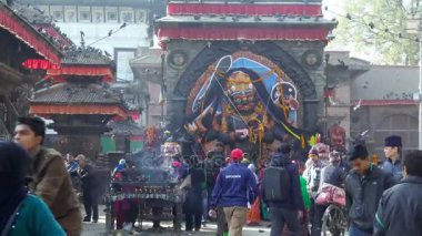 Katmandu, Nepal - 21 Kasım 2017: Kala Bhairava heykele Durbar Squar, Katmandu, Nepal.