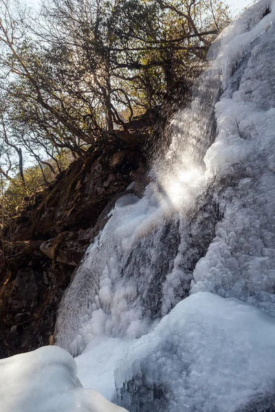 Frozen waterfall. Nature background. Ice waterfall in winter. — Stock Photo, Image