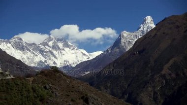 karlı dağlar. Nepal, Himalayalar