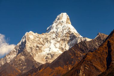 Mt. Ama Dablam Everest bölgesi Himalayalar. Nepal
