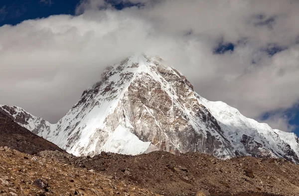 Montanhas nevadas. Nepal, Himalaia — Fotografia de Stock