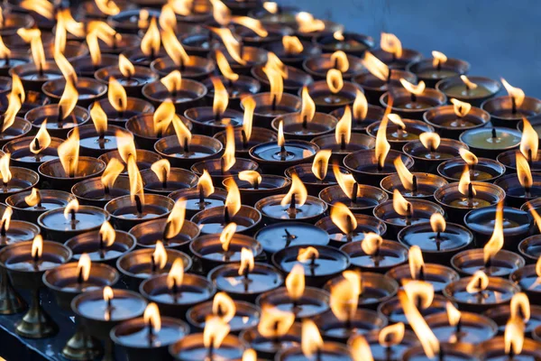 Burning ritual candles in nepali temple. Kathmandu, Nepal. — Stock Photo, Image