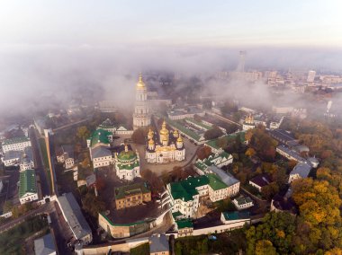 Kiev Kiev-Pechersk Lavra hava görünümünü. Ukrayna