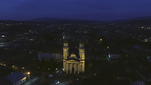 Αεροφωτογραφία της πόλης νύχτα, Uzhgorod στην Ουκρανία — Αρχείο Βίντεο