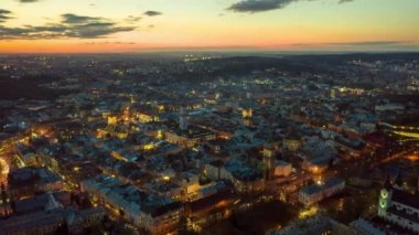 Hava Hızı Zaman atlaması. Antik şehrin panoraması. Ukrayna Lviv Şehri